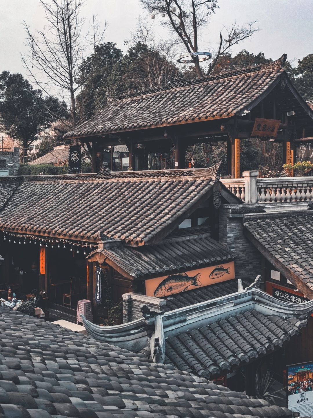 Sichuan-Chengdu Dongmen Shijing Teahouse, where locals drink tea, play cards, eat, and chat!