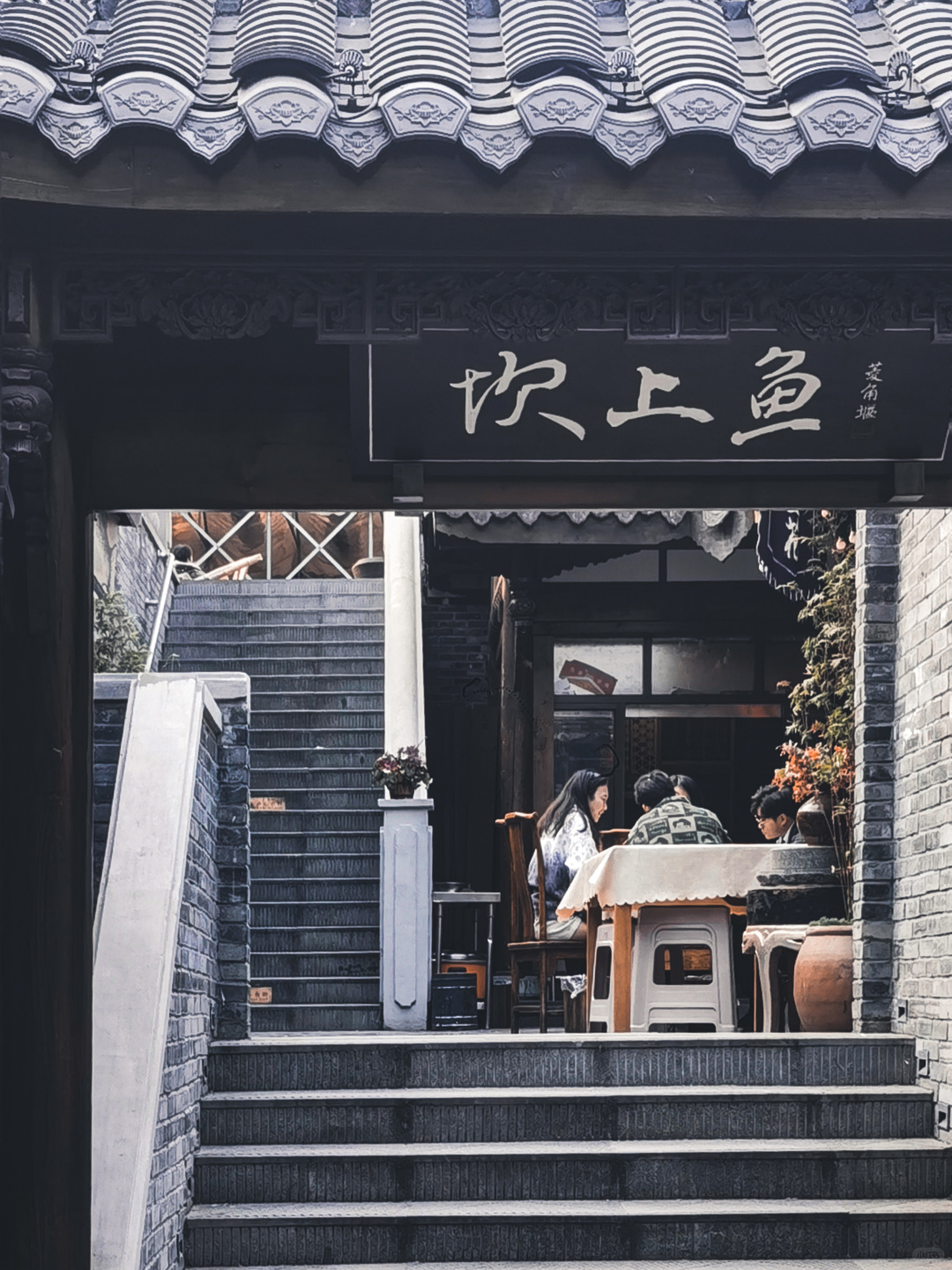 Sichuan-Chengdu Dongmen Shijing Teahouse, where locals drink tea, play cards, eat, and chat!