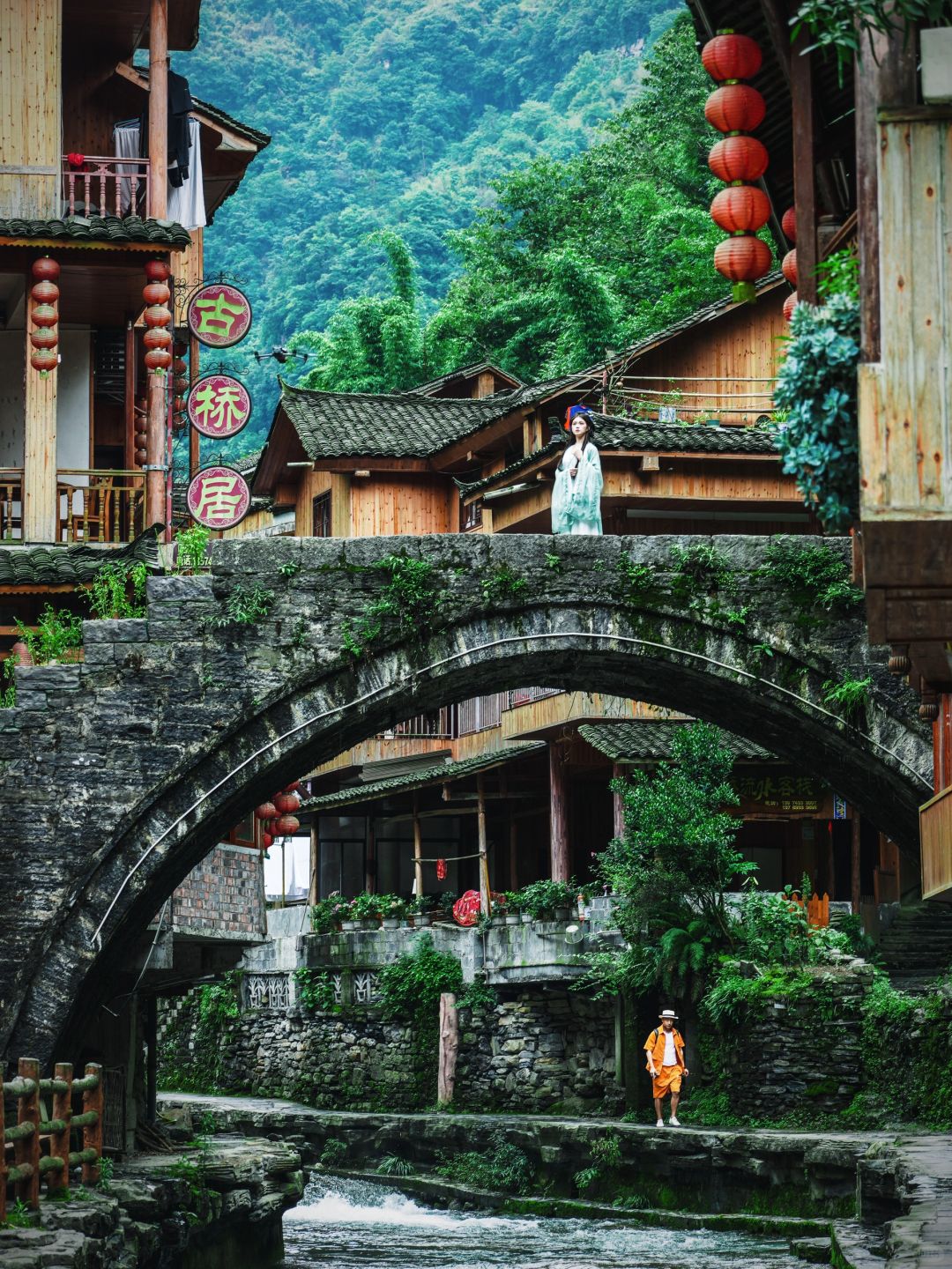 Hunan-Here are some must visit places in Hunan! It has beautiful green mountains and clear waters, as well as rich and colorful ethnic customs!