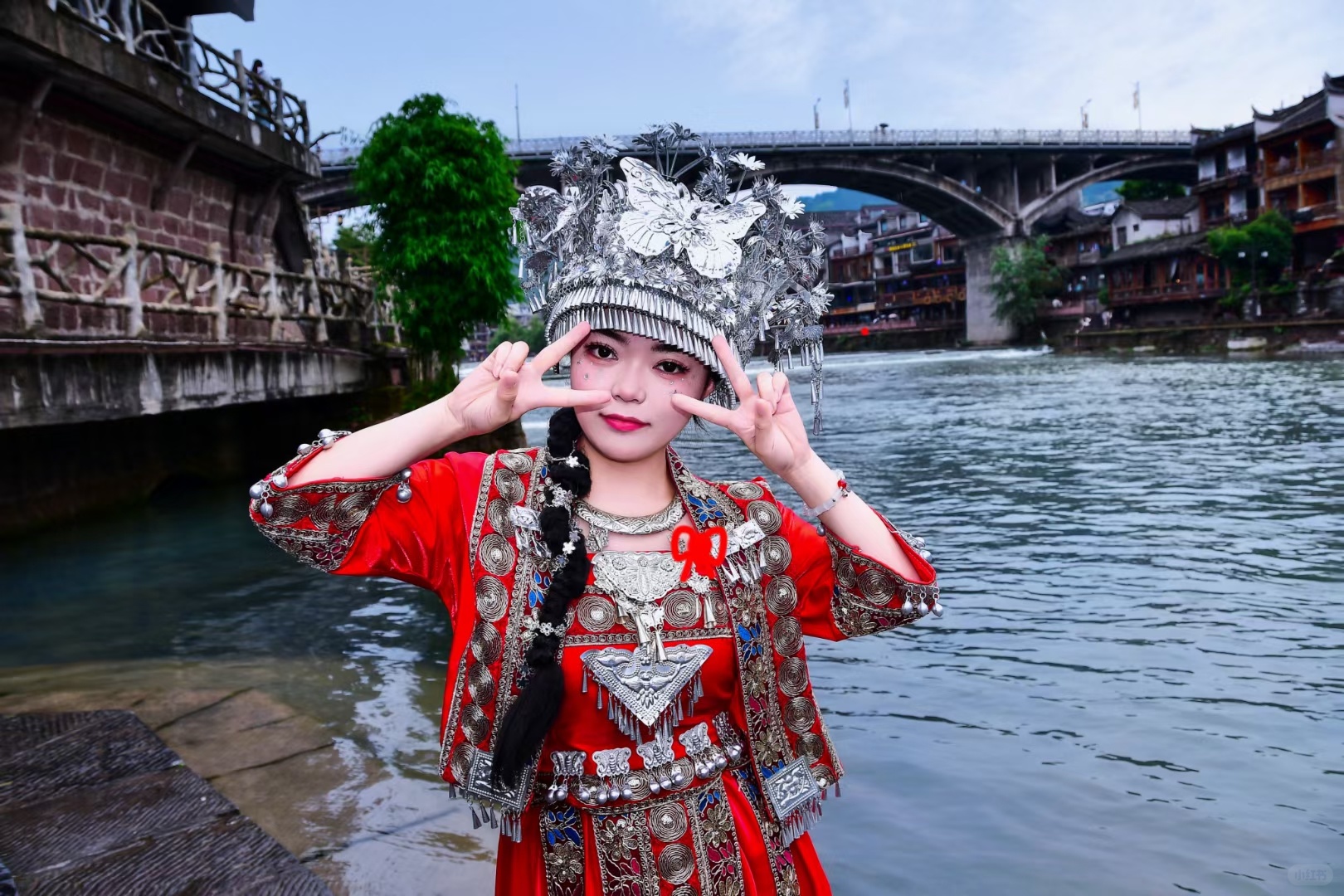 Hunan-Hunan Fenghuang Ancient City ， I finally saw the night view that I had been thinking about for a long time! The lights are bright and beautiful!