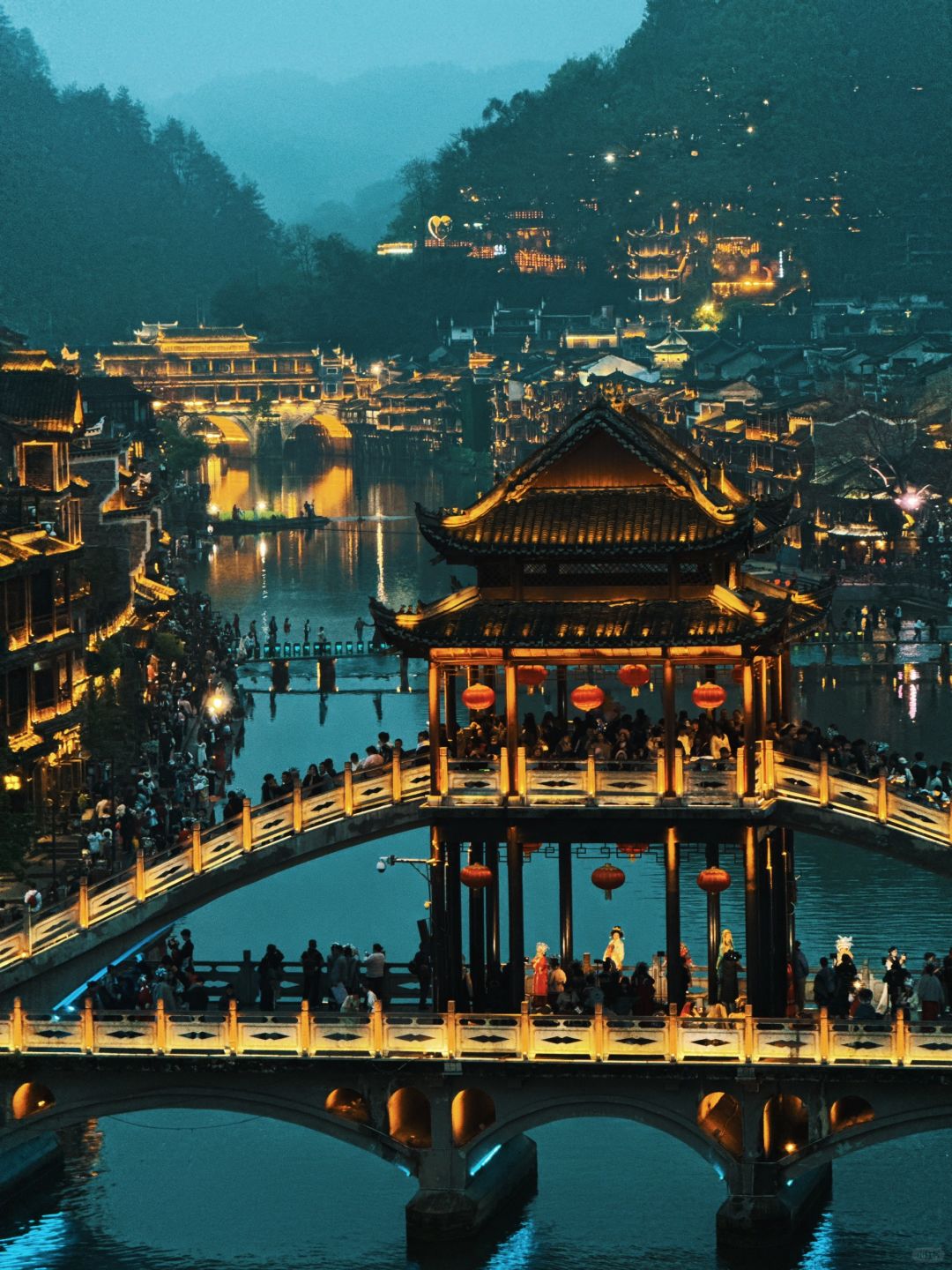 Hunan-The serious commercialization impact of Fenghuang Ancient City in Hunan Province needs to be taken seriously!