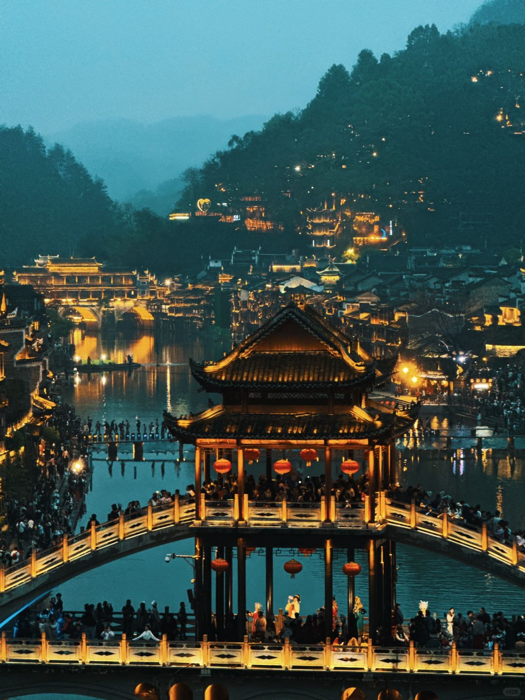 Hunan-The serious commercialization impact of Fenghuang Ancient City in Hunan Province needs to be taken seriously!