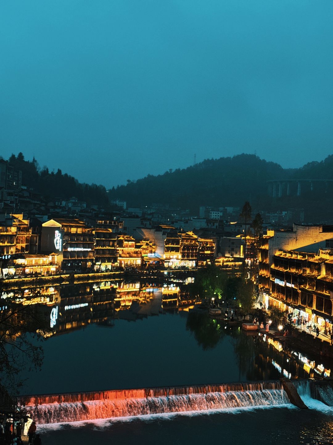 Hunan-The serious commercialization impact of Fenghuang Ancient City in Hunan Province needs to be taken seriously!