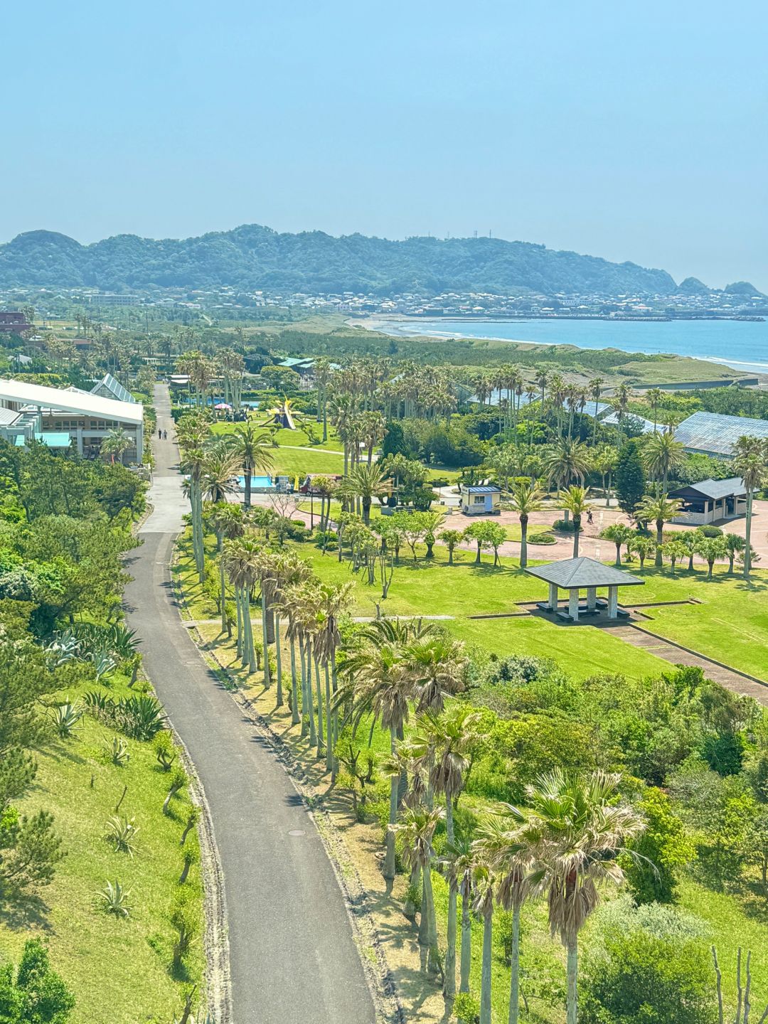 Tokyo-Chiba Tateyama is cheap and quiet;  with many tropical plants and animals