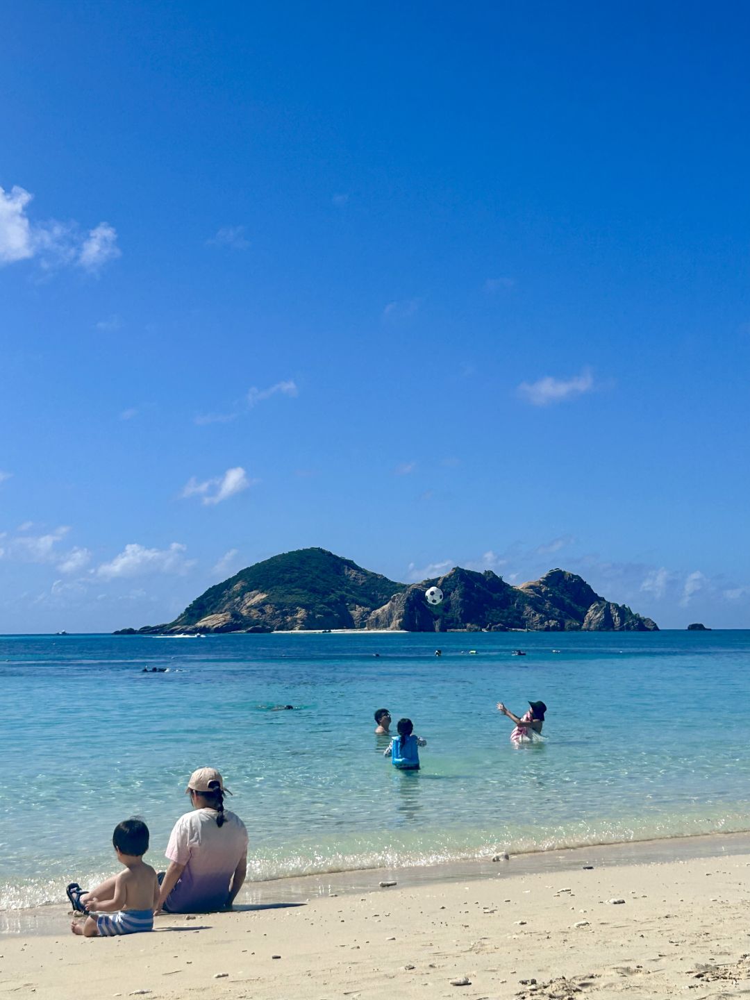 Okinawa-3-hour direct flight to the Glass Sea：Nagaru Island,Tokashiki Island and Zamami Island