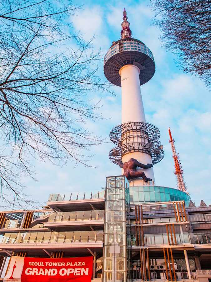 Seoul-Namsan Tower (N Seoul Tower) is the second tallest tower in the world after the Moscow Tower (537 meters above sea level).