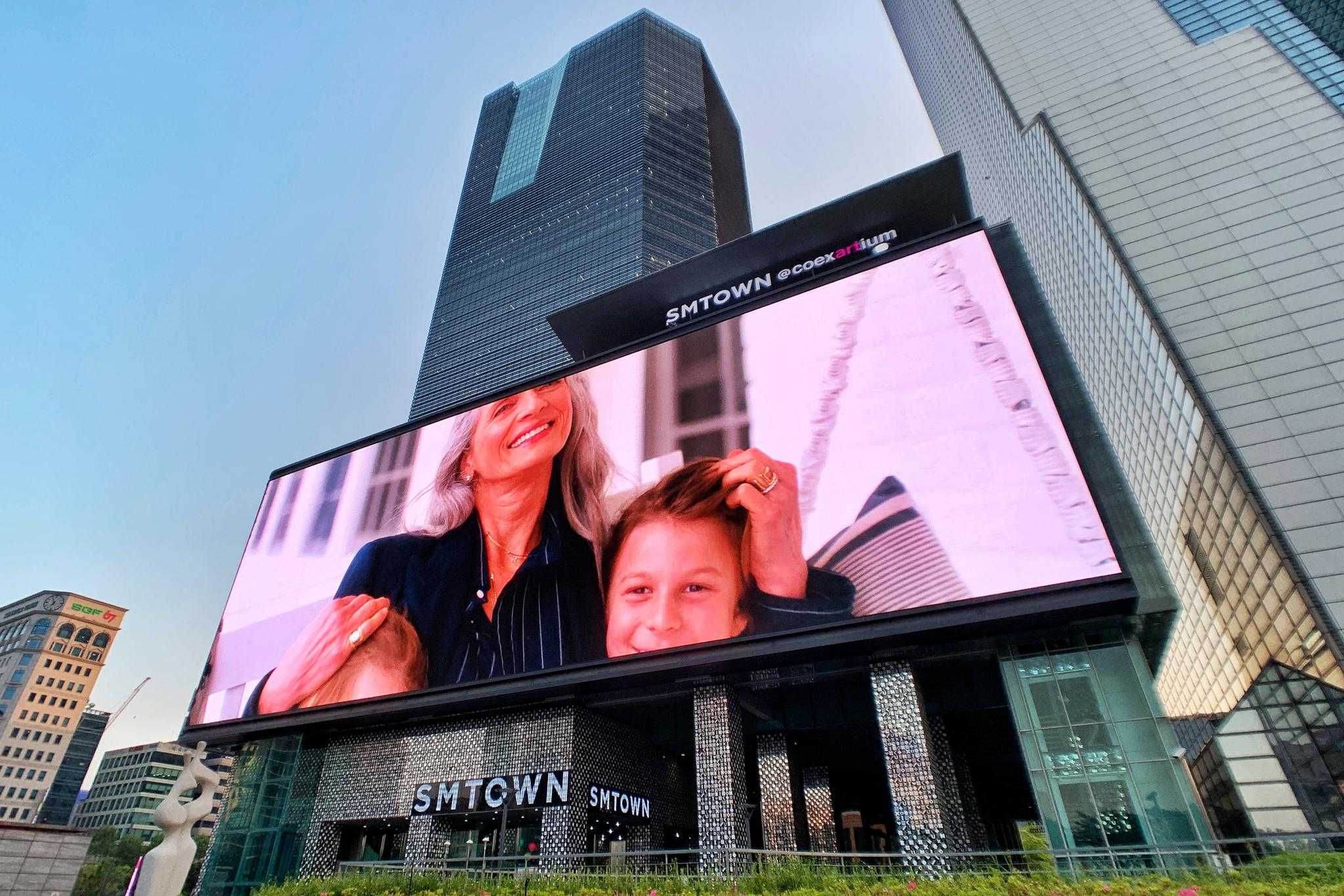 Seoul-COEX Shopping Center in Seoul, South Korea, the largest underground leisure and entertainment center in Asia