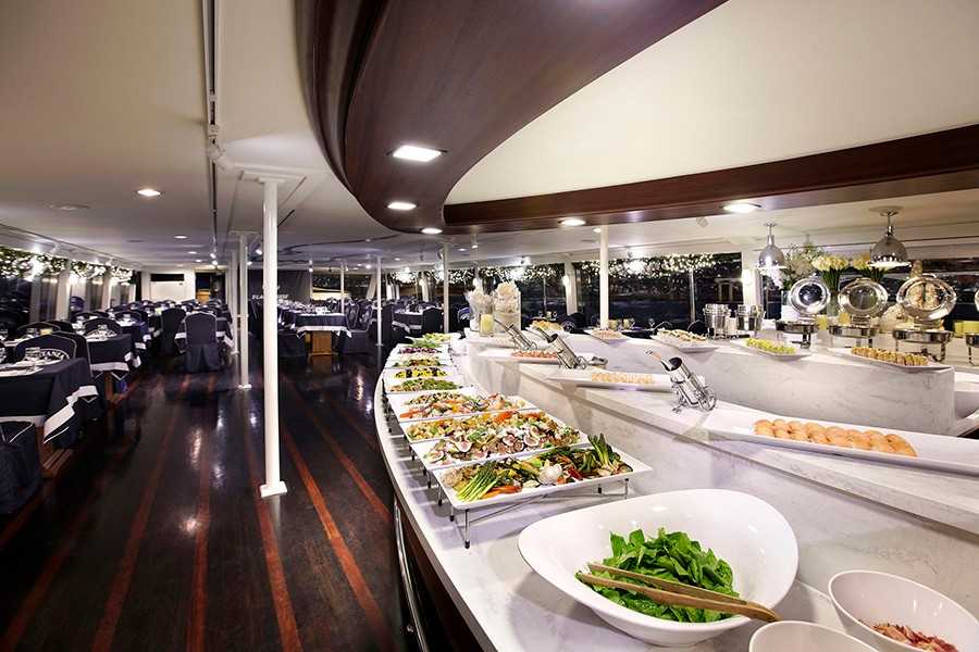 Seoul-Enjoy the dazzling night view of Seoul while enjoying the delicious buffet food on the E.LAND cruise ship on the Han River in Seoul