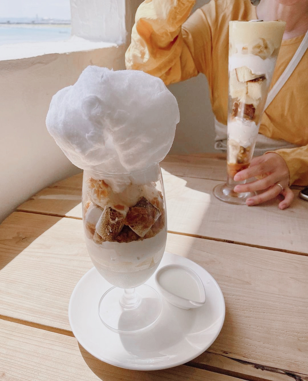 Okinawa-Island coffee shop☁️The blue sky and sea are right outside the windo