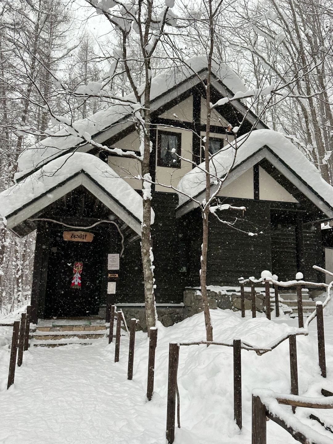 Sapporo/Hokkaido-Walk from  New Furano Prince Hotel to Forest Time,enjoy drinking a cup of coffee ground by yourself and the snow view