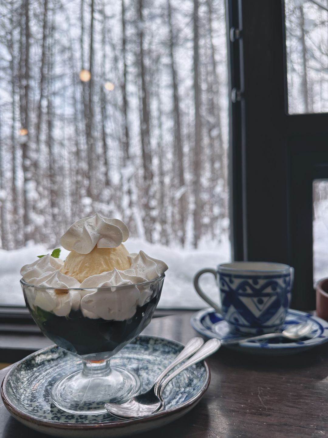 Sapporo/Hokkaido-Walk from  New Furano Prince Hotel to Forest Time,enjoy drinking a cup of coffee ground by yourself and the snow view