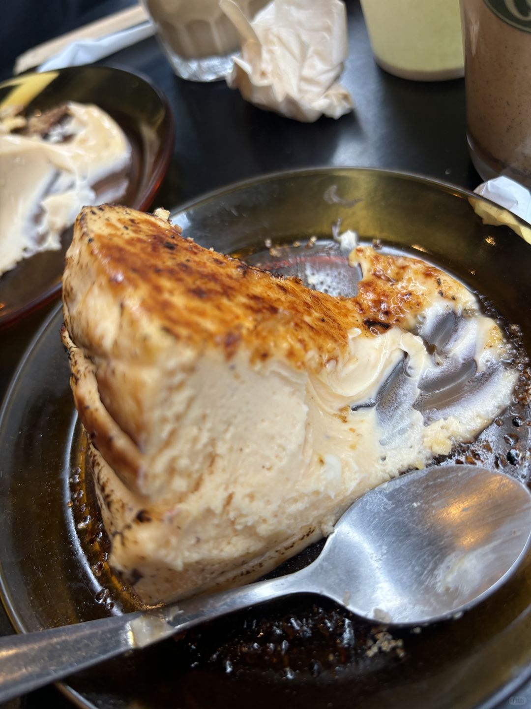 Tokyo-Cheesecake in front of National Garden of Shinjuku