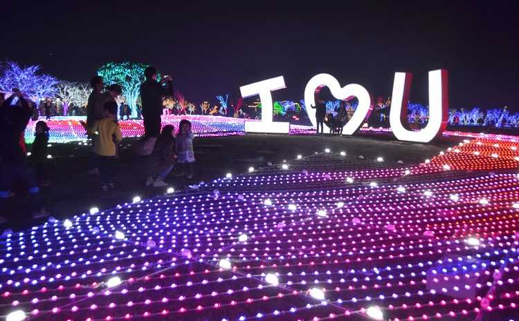 Busan/Jeju-Busan Illumination Theme Park, the largest light theme park in Korea, with a variety of performances