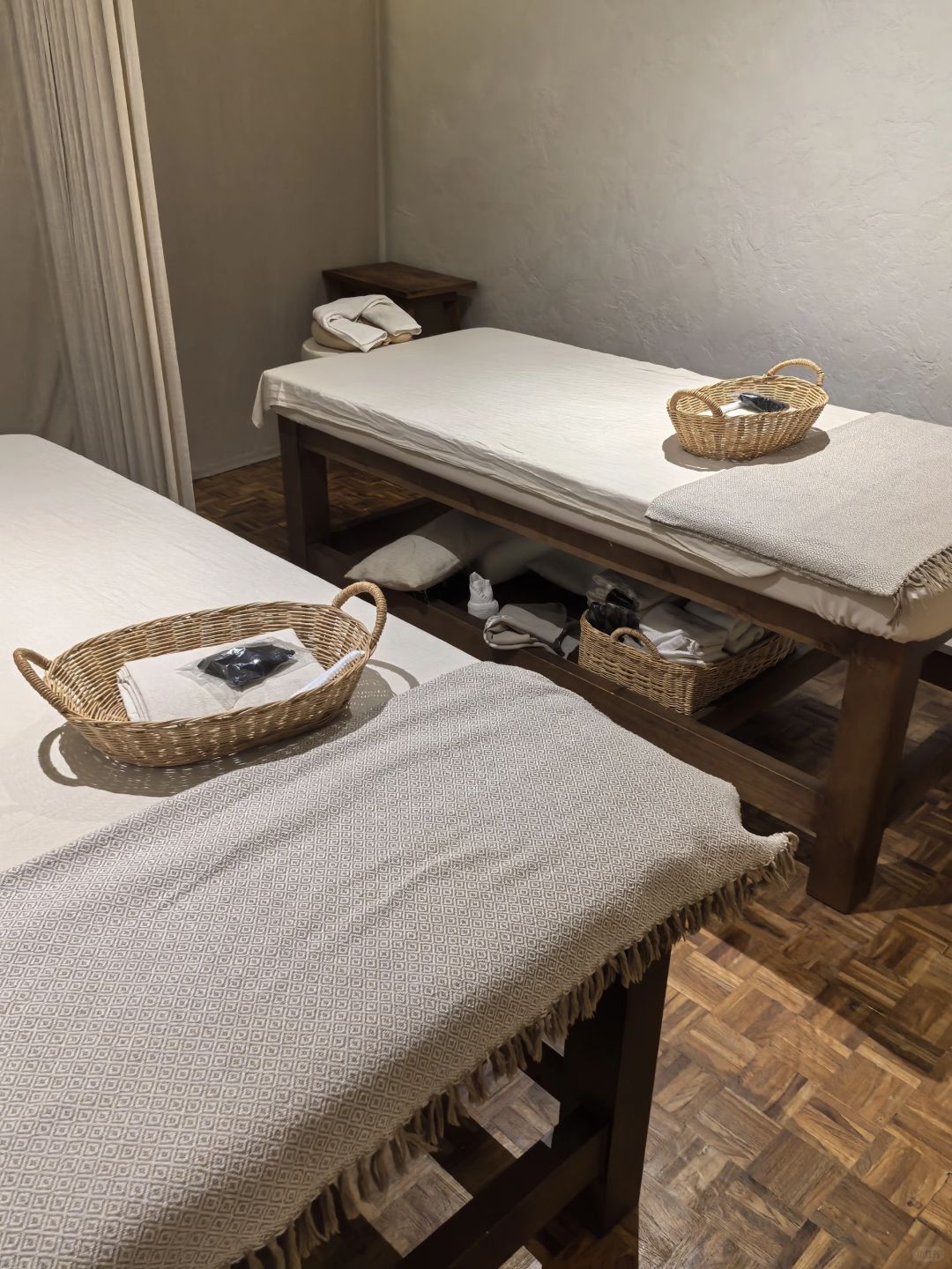 Chiang Mai-Calm Massage is a great massage shop in Chiang Mai Old Town, relaxing and comfortable