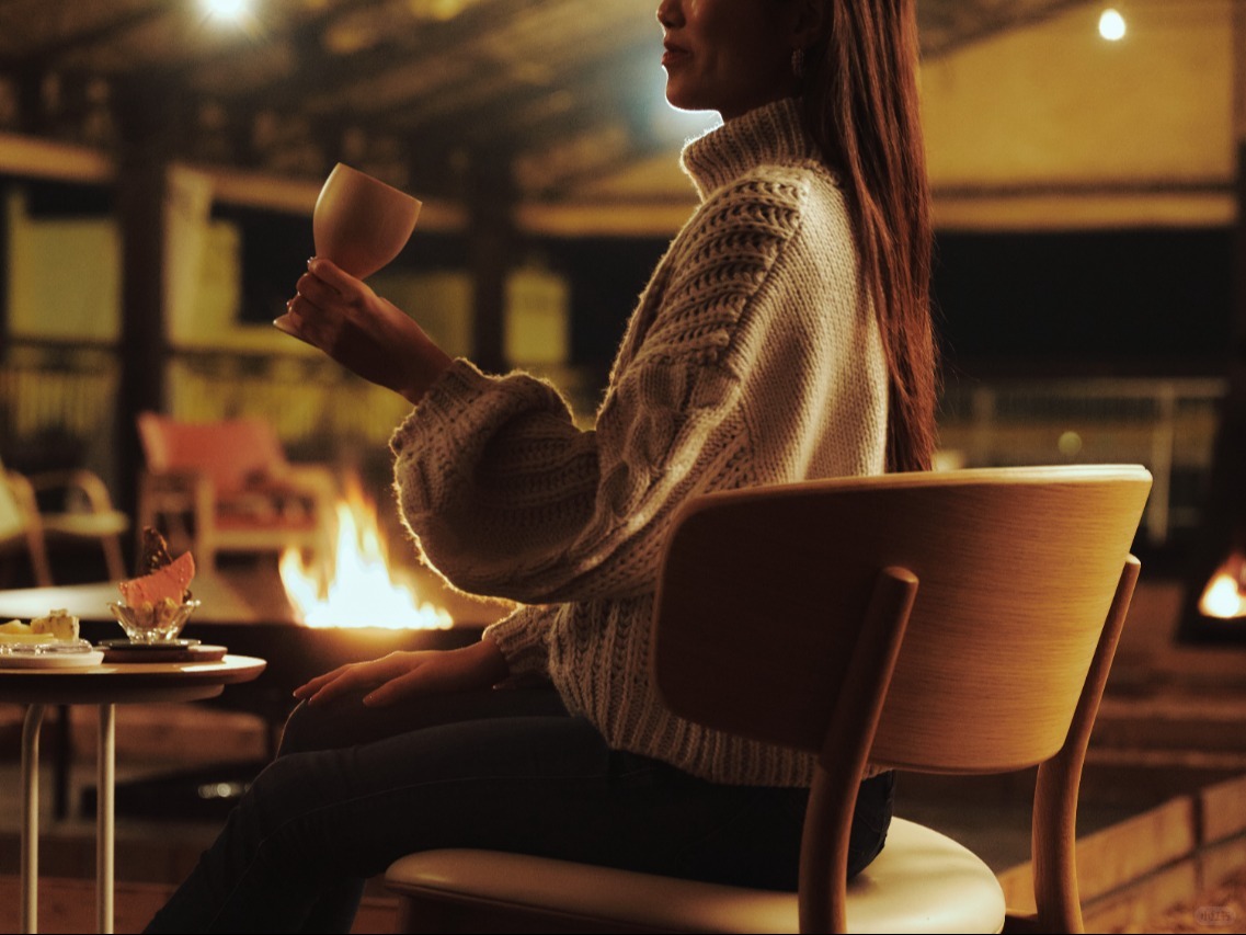 Sapporo/Hokkaido-Asahikawa Autumn Night Bonfire Bar | Chatting around the fire and havi