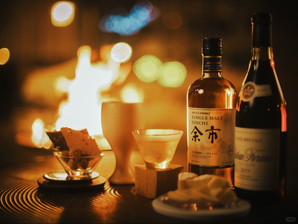 Sapporo/Hokkaido-Asahikawa Autumn Night Bonfire Bar | Chatting around the fire and havi