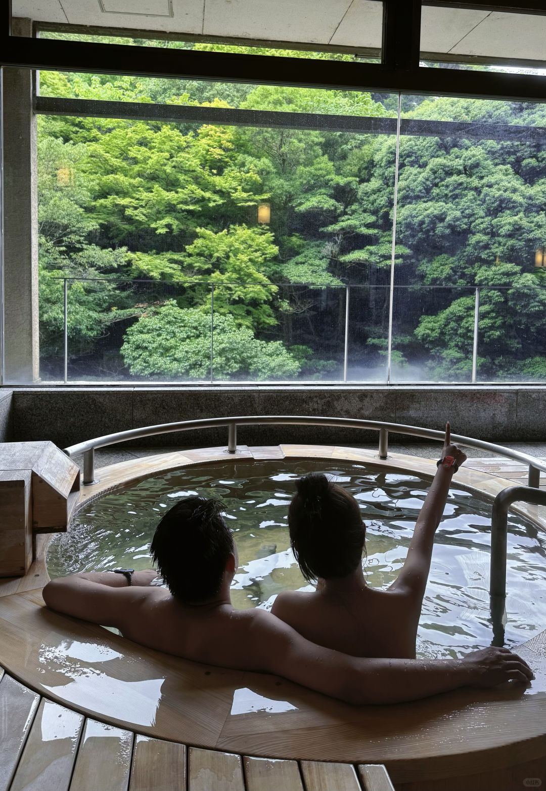 Osaka-A hot spring hotel hidden in the Kobe Valley:Arima Onsen hot spring hotel with red wine soup