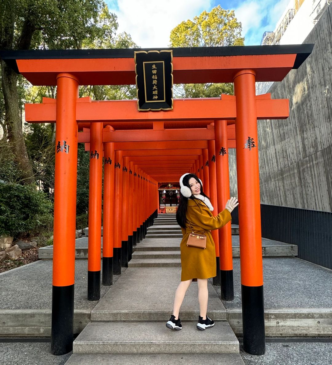 Osaka-A Day Tour:Hot Spring in Arima Grand Hotel + Michelin Wagyu Beef next to Ikuta Shrine