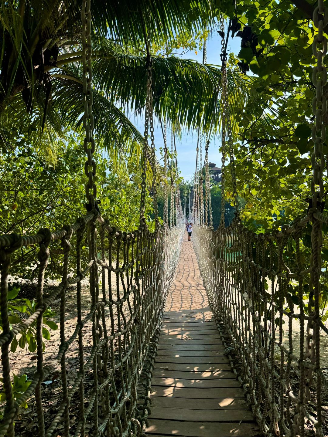 Singapore-Palawan Beach in Singapore feels like a vacation, overlooking Mount Faber and the Strait