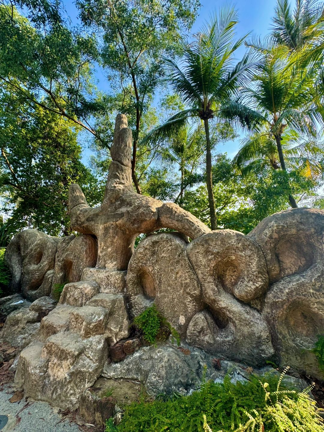 Singapore-Palawan Beach in Singapore feels like a vacation, overlooking Mount Faber and the Strait