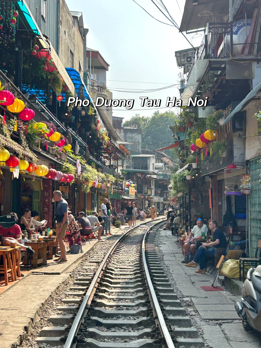 Hanoi-Hanoi City Walk Route. ⏰Dong Xuan Market, Train Street and St. Joseph's Cathedral