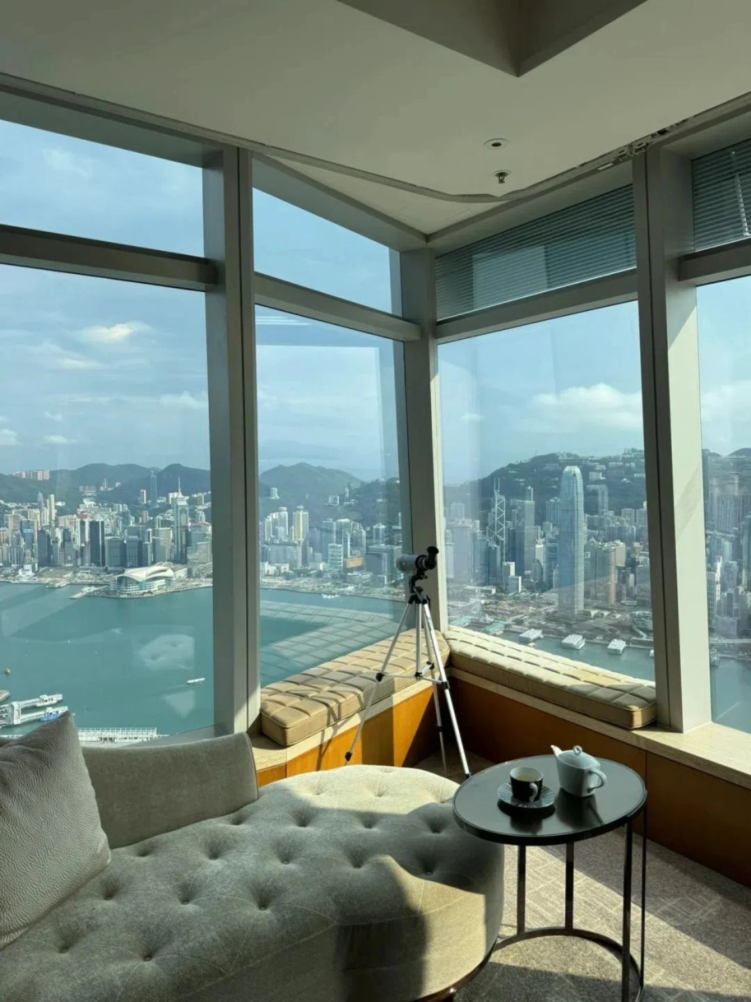 Hong kong-The Ritz-Carlton, Hong Kong, with the dazzling night view of Central just outside the window