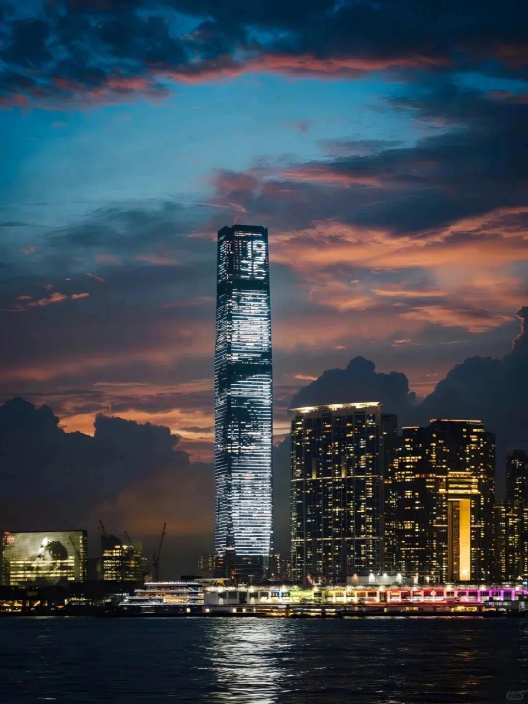 Hong kong-The Ritz-Carlton, Hong Kong, with the dazzling night view of Central just outside the window