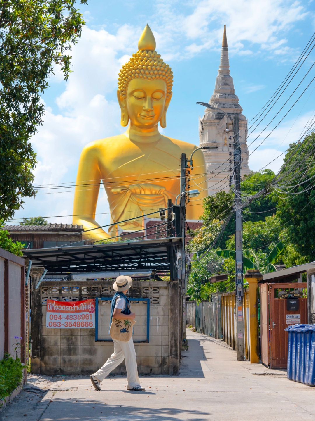 Bangkok-Bangkok 3-day travel guide. Big Buddha at Wat Phra That Wat, Chinatown and Jungle Cafe