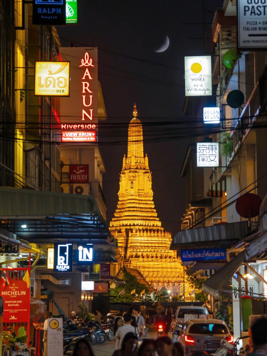 Bangkok-Bangkok 3-day travel guide. Big Buddha at Wat Phra That Wat, Chinatown and Jungle Cafe