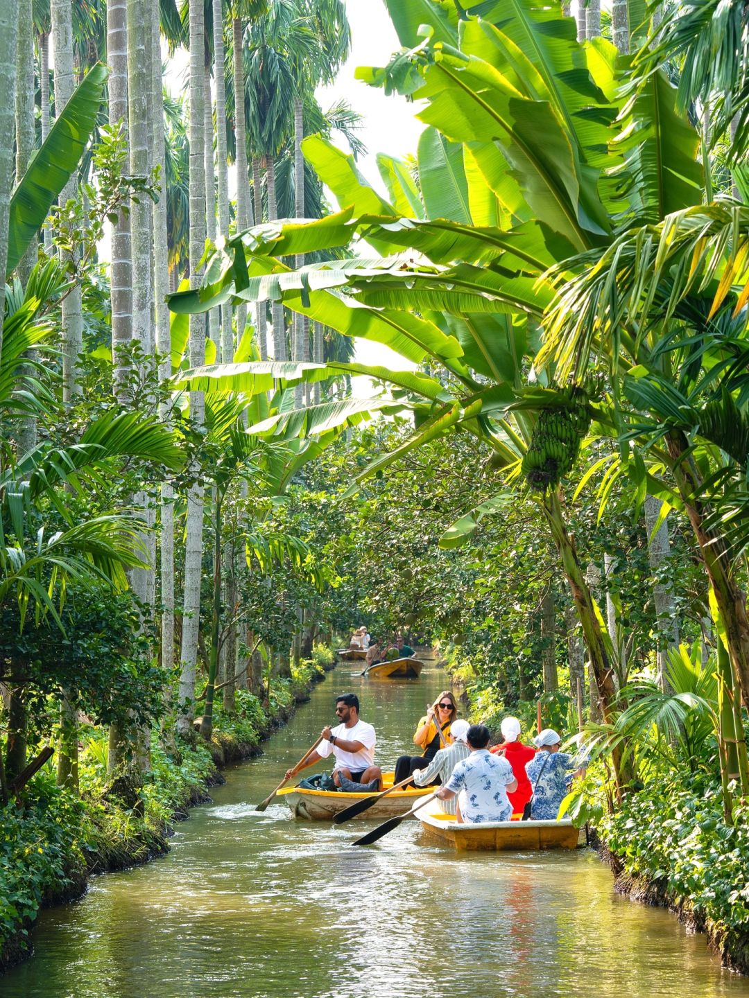 Bangkok-Bangkok 3-day travel guide. Big Buddha at Wat Phra That Wat, Chinatown and Jungle Cafe