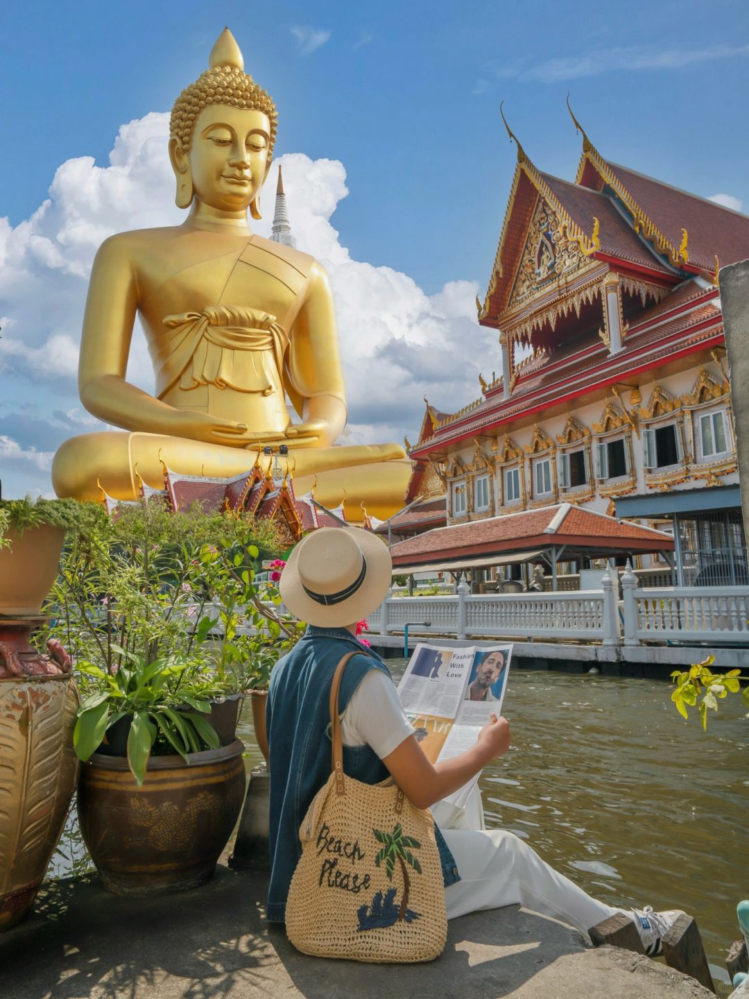 Bangkok-Bangkok 3-day travel guide. Big Buddha at Wat Phra That Wat, Chinatown and Jungle Cafe