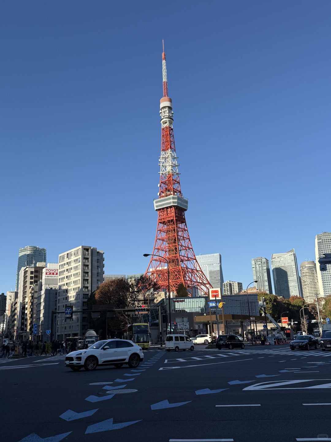 Tokyo-Walking in Tokyo, Japan, visiting Shiba Park, taking pictures is very nice