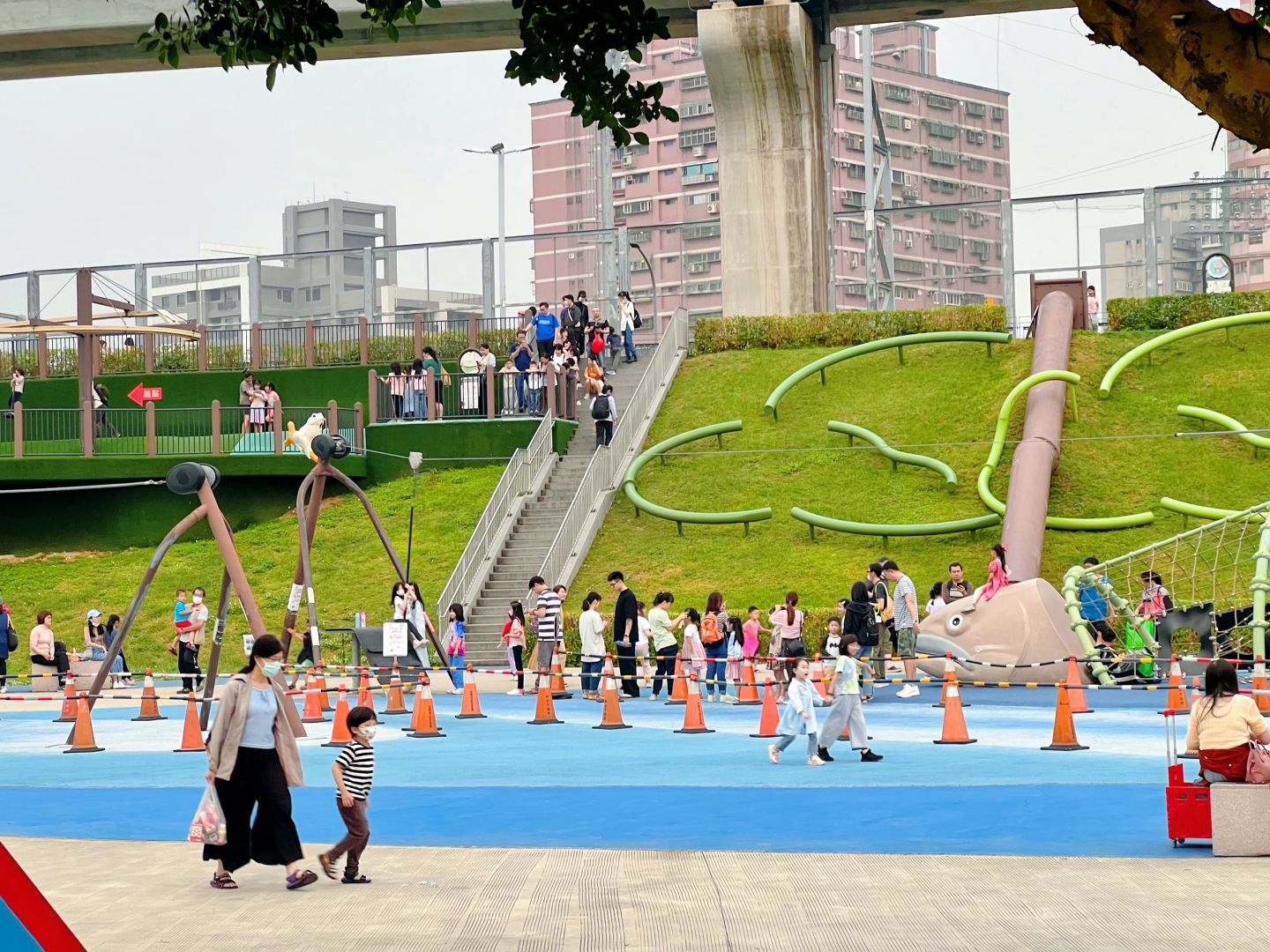 Taiwan-New Taipei City Metropolitan Park, Taiwan's largest all-age inclusive embankment slide park