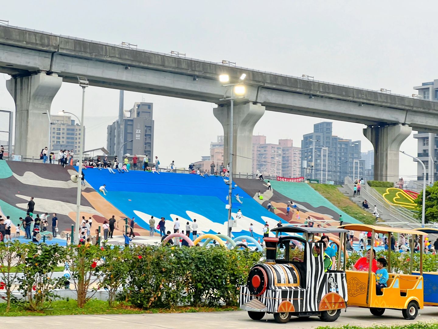 Taiwan-New Taipei City Metropolitan Park, Taiwan's largest all-age inclusive embankment slide park