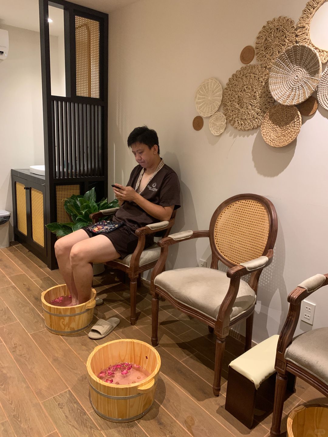 Ho Chi Minh-Sen Trang White Lotus spa and wellness, Vietnam hair wash, face wash and body massage