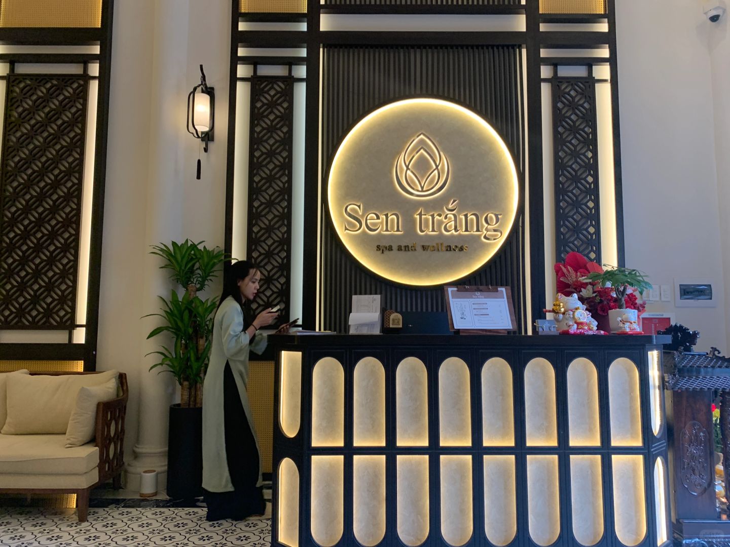 Ho Chi Minh-Sen Trang White Lotus spa and wellness, Vietnam hair wash, face wash and body massage