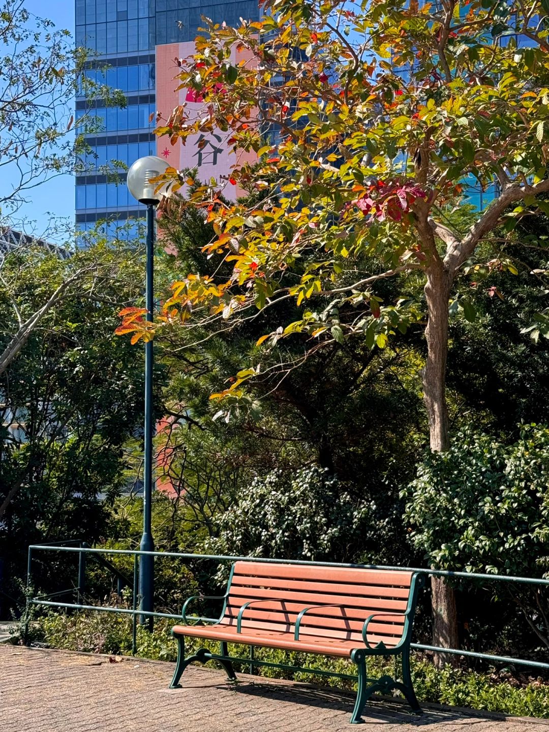 Hong kong-Signal Hill Garden in Tsim Sha Tsui great view of the sea and is suitable for couples to date