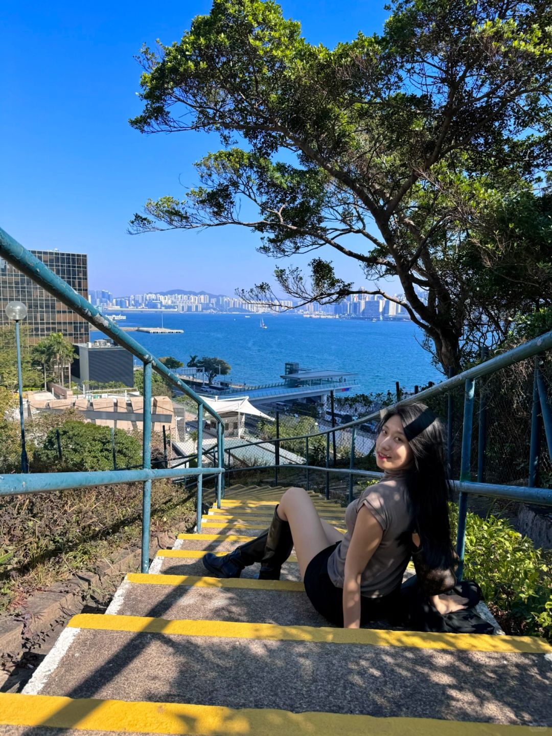 Hong kong-Signal Hill Garden in Tsim Sha Tsui great view of the sea and is suitable for couples to date