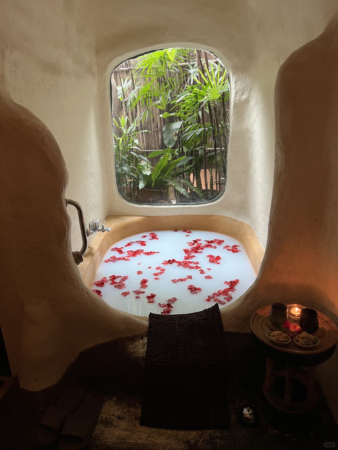 Chiang Mai-Srimantra Spa, Chiang Mai cave-style massage shop, Try full body scrub and rose milk bath