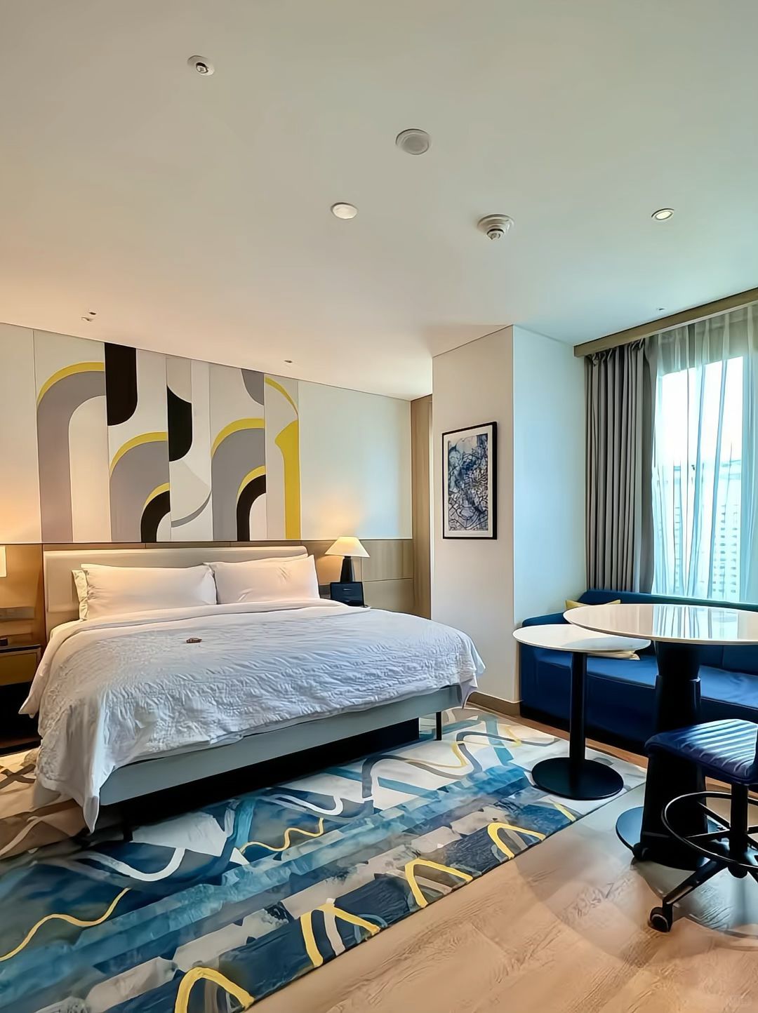 Seoul-Le Meridien Seoul Myeongdong, the room is large, the bed and pillows are very comfortable