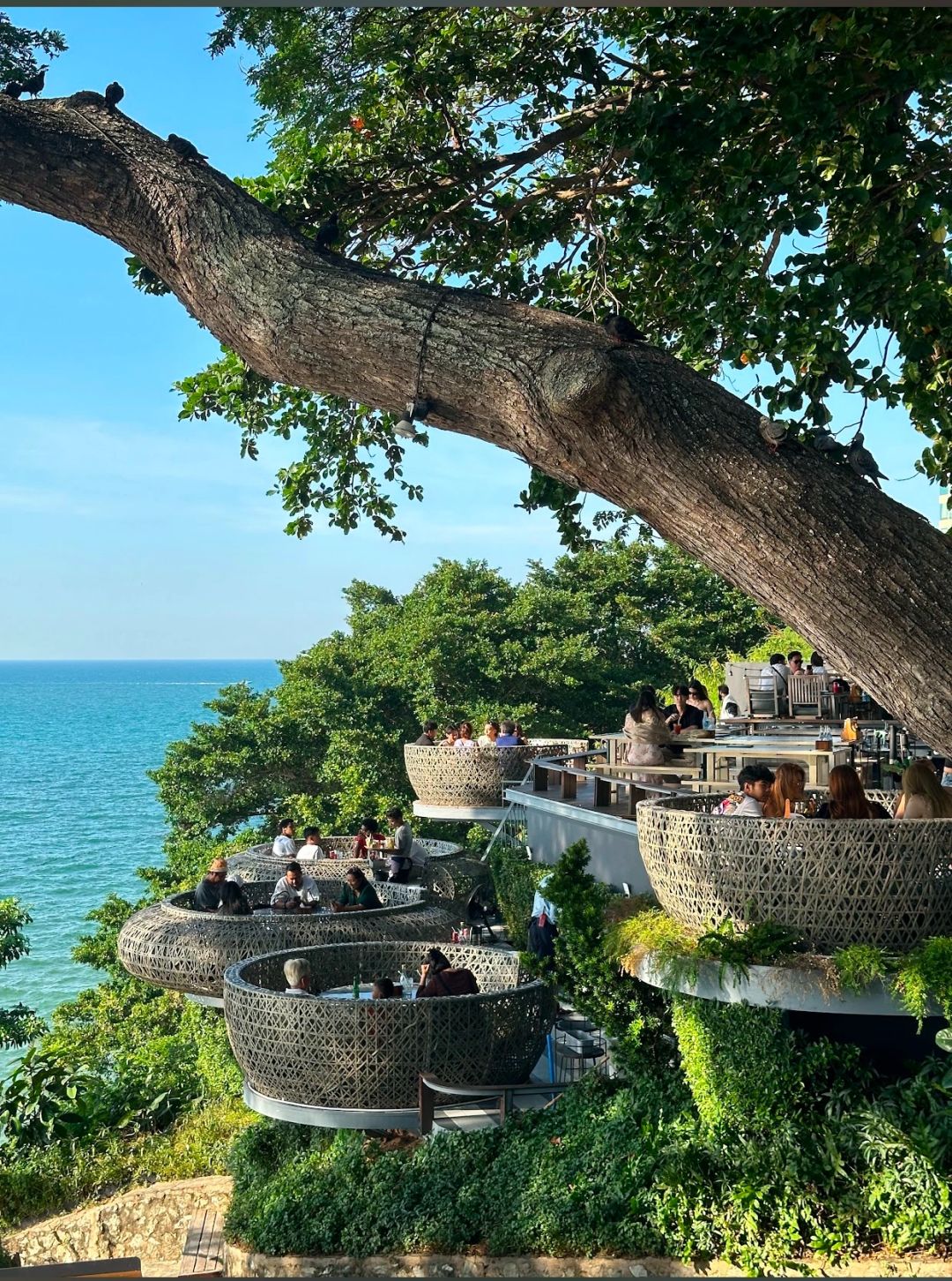 Pattaya-Top 5 restaurants with the best sunsets in Pattaya: 3 Mermaids, House of Benedict and Cave Beach Club