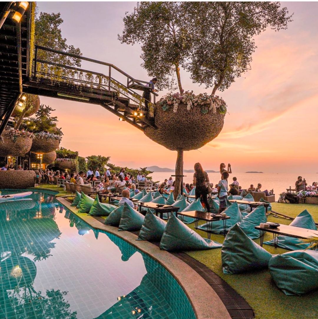 Pattaya-Top 5 restaurants with the best sunsets in Pattaya: 3 Mermaids, House of Benedict and Cave Beach Club