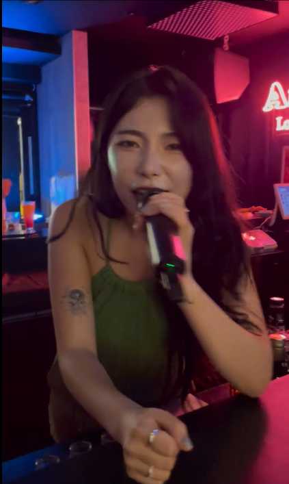 Busan/Jeju-Antre Club at Hamdeok Beach in Jeju Island, with a charismatic live performance singer