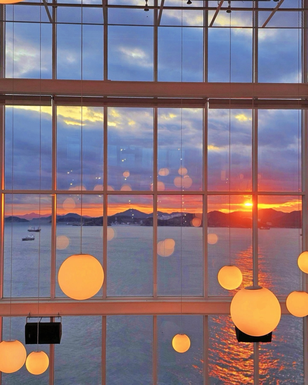 Busan/Jeju-Thrill on the Mug, 🎵Sunset jazz restaurant in Busan, South Korea, has a stunning view