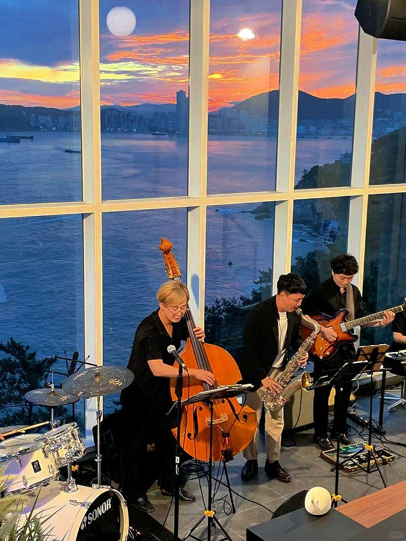 Busan/Jeju-Thrill on the Mug, 🎵Sunset jazz restaurant in Busan, South Korea, has a stunning view