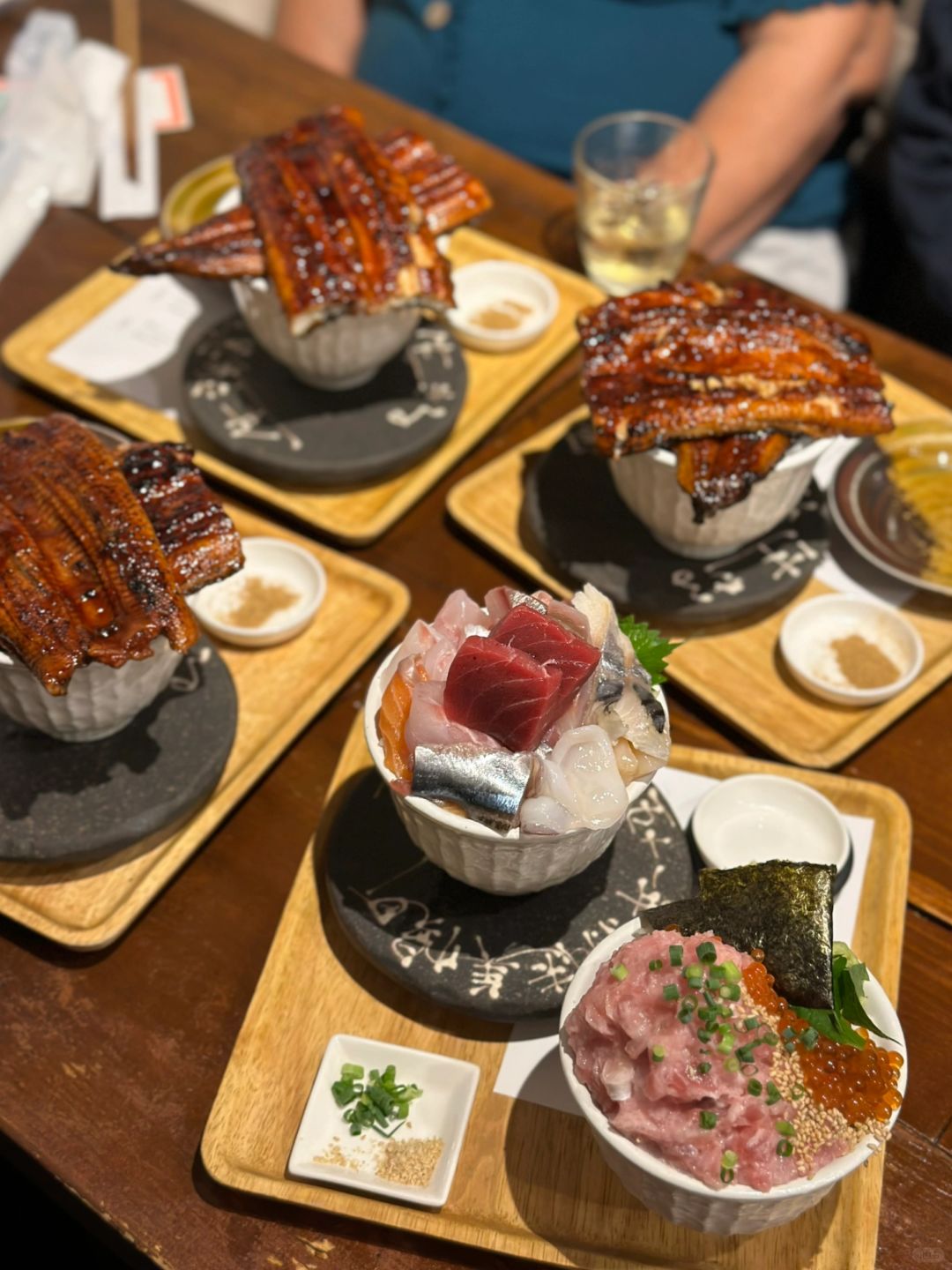 Sapporo/Hokkaido-Shihachi Fresh Fish Store, Sapporo, Hokkaido, cheap delicious eel rice and sashimi fans