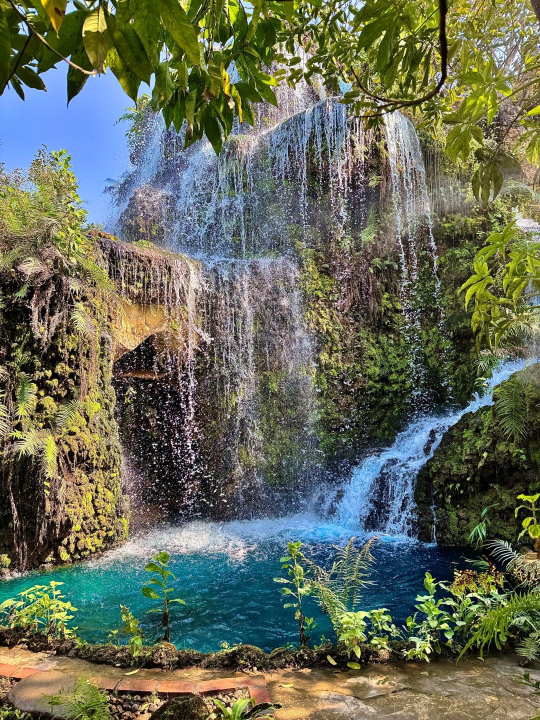 Chiang Mai-Dantewada (Angel Falls Cafe), a waterfall cafe more beautiful than Alice in Wonderland