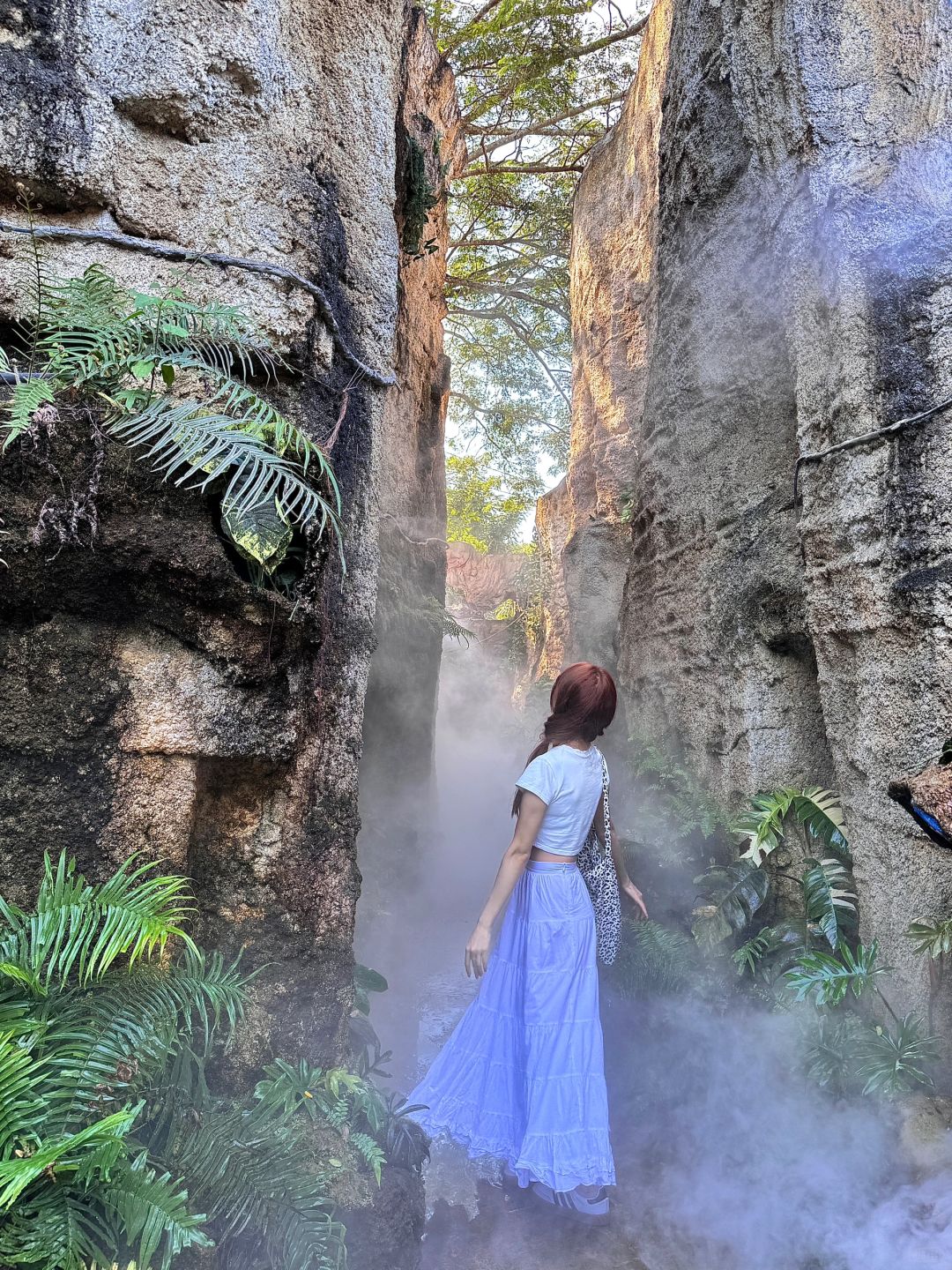 Chiang Mai-Dantewada (Angel Falls Cafe), a waterfall cafe more beautiful than Alice in Wonderland