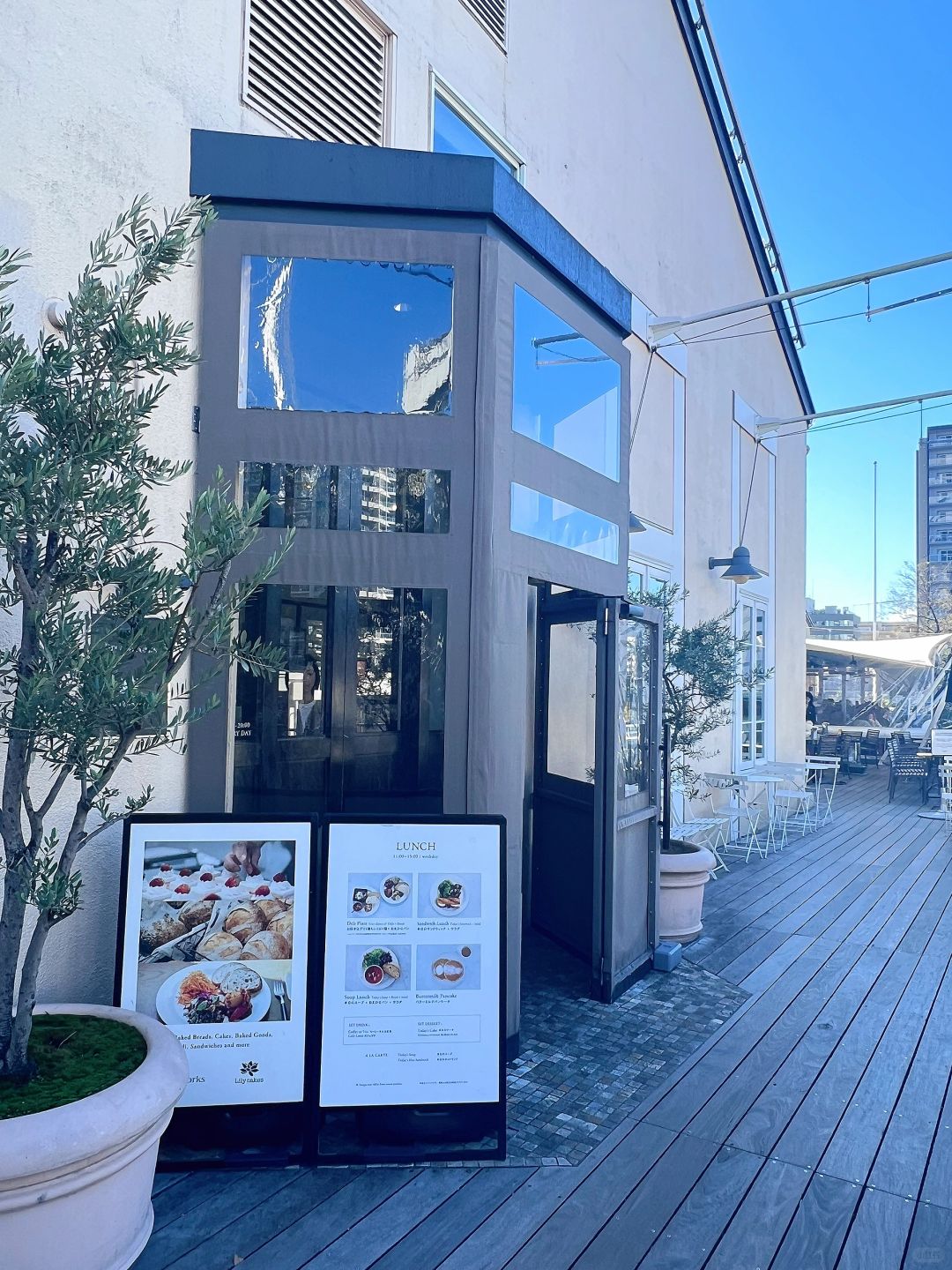 Tokyo-Breadworks x Lily Cakes, Shinagawa, Tokyo, a cafe with beautiful view on the canal