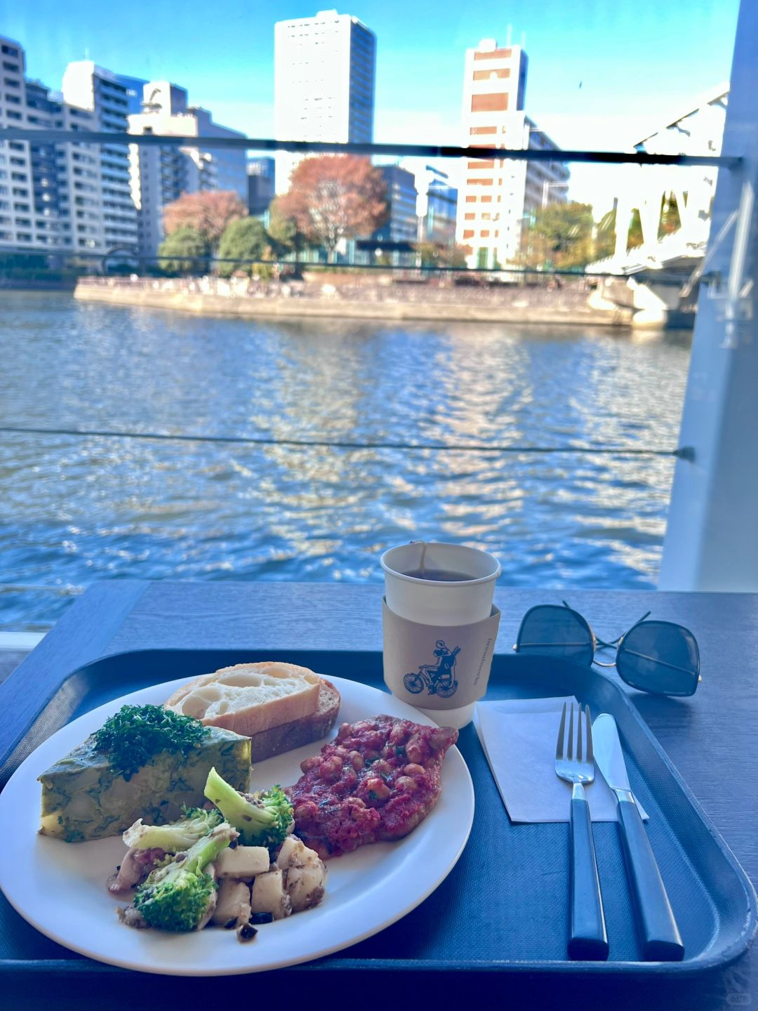 Tokyo-Breadworks x Lily Cakes, Shinagawa, Tokyo, a cafe with beautiful view on the canal